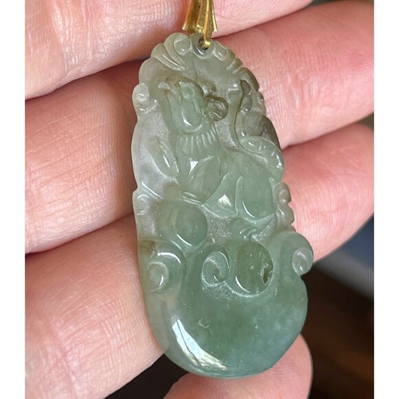 Hand-Carved Green Jade Rat Pendant Necklace With 23" Chain - Picture 3 of 11